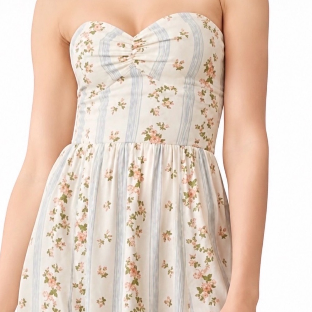 REFORMATION Aymeline Floral Sweetheart neckline.